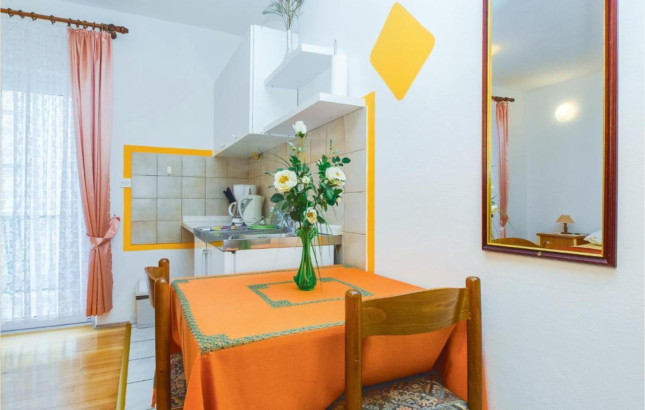 Lovely Apartment In Omis With Kitchenette Exterior foto