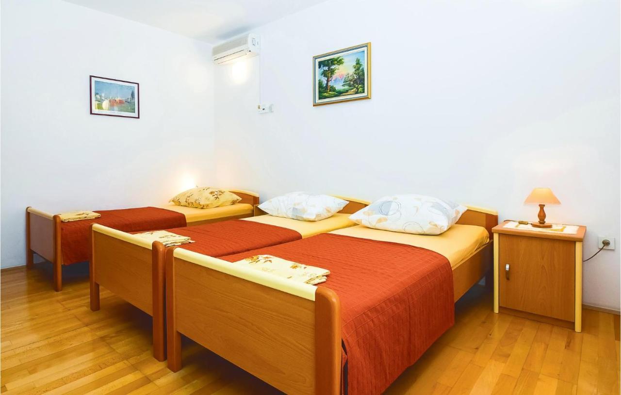 Lovely Apartment In Omis With Kitchenette Exterior foto