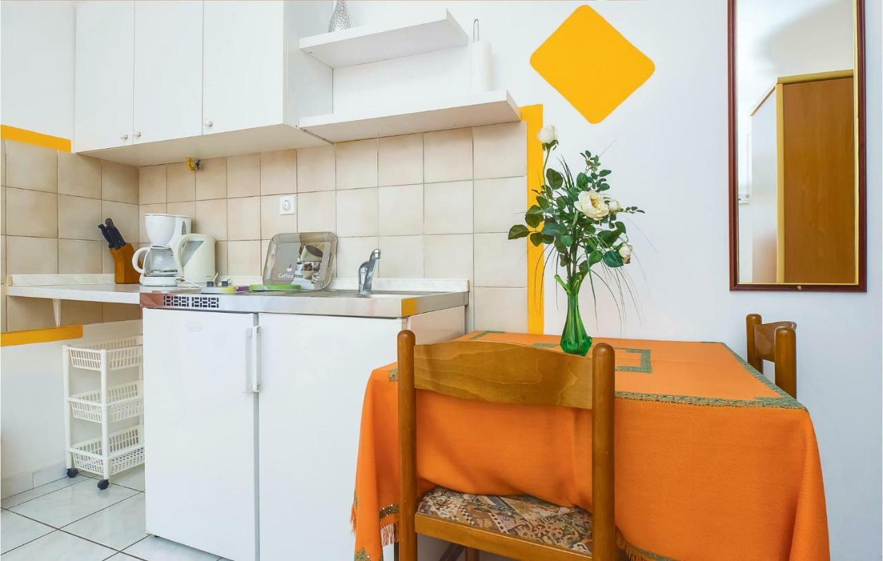 Lovely Apartment In Omis With Kitchenette Exterior foto